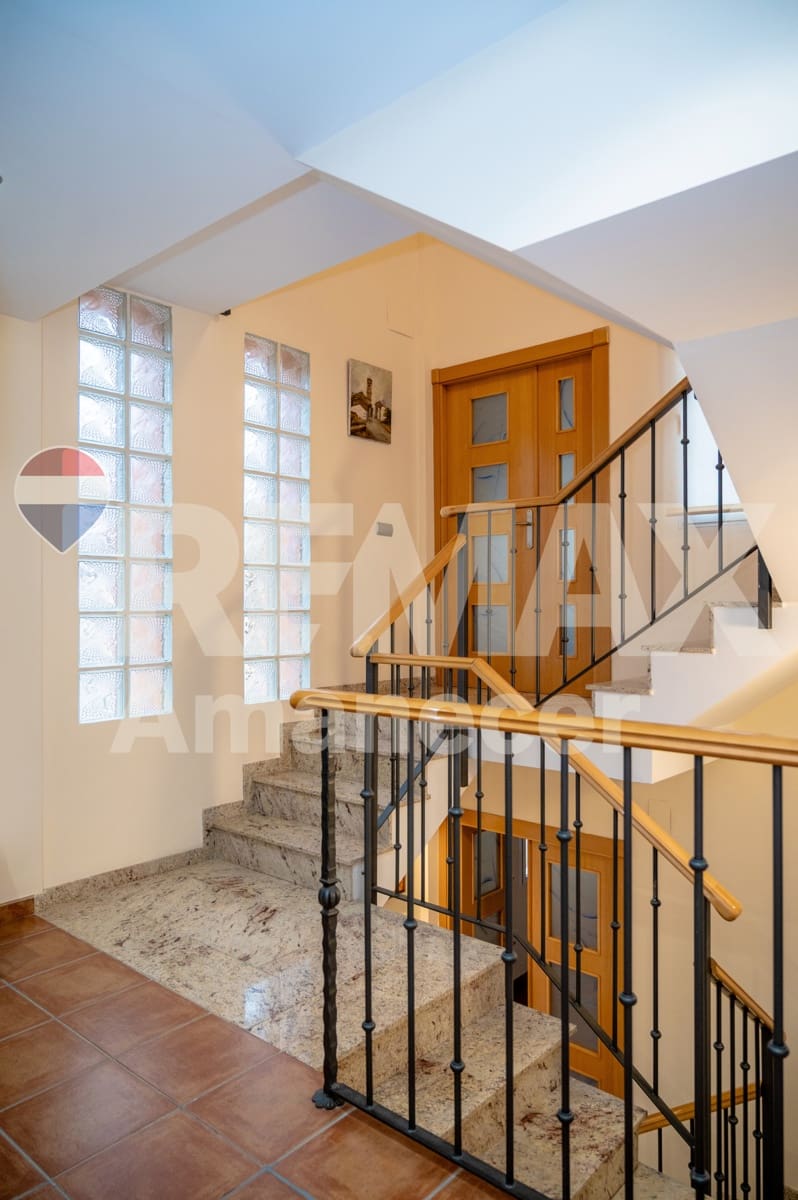 Chalet de 5 habitaciones en Alfafara en venta con garaje - 240.000 € (Ref: 9665411)