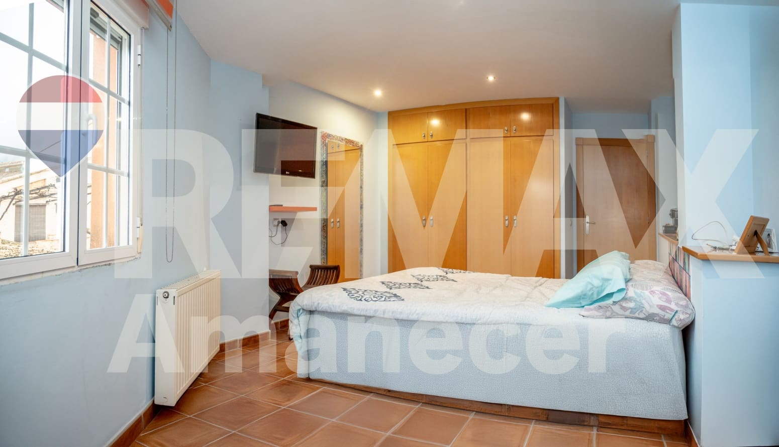 Chalet de 5 habitaciones en Alfafara en venta con garaje - 240.000 € (Ref: 9665411)