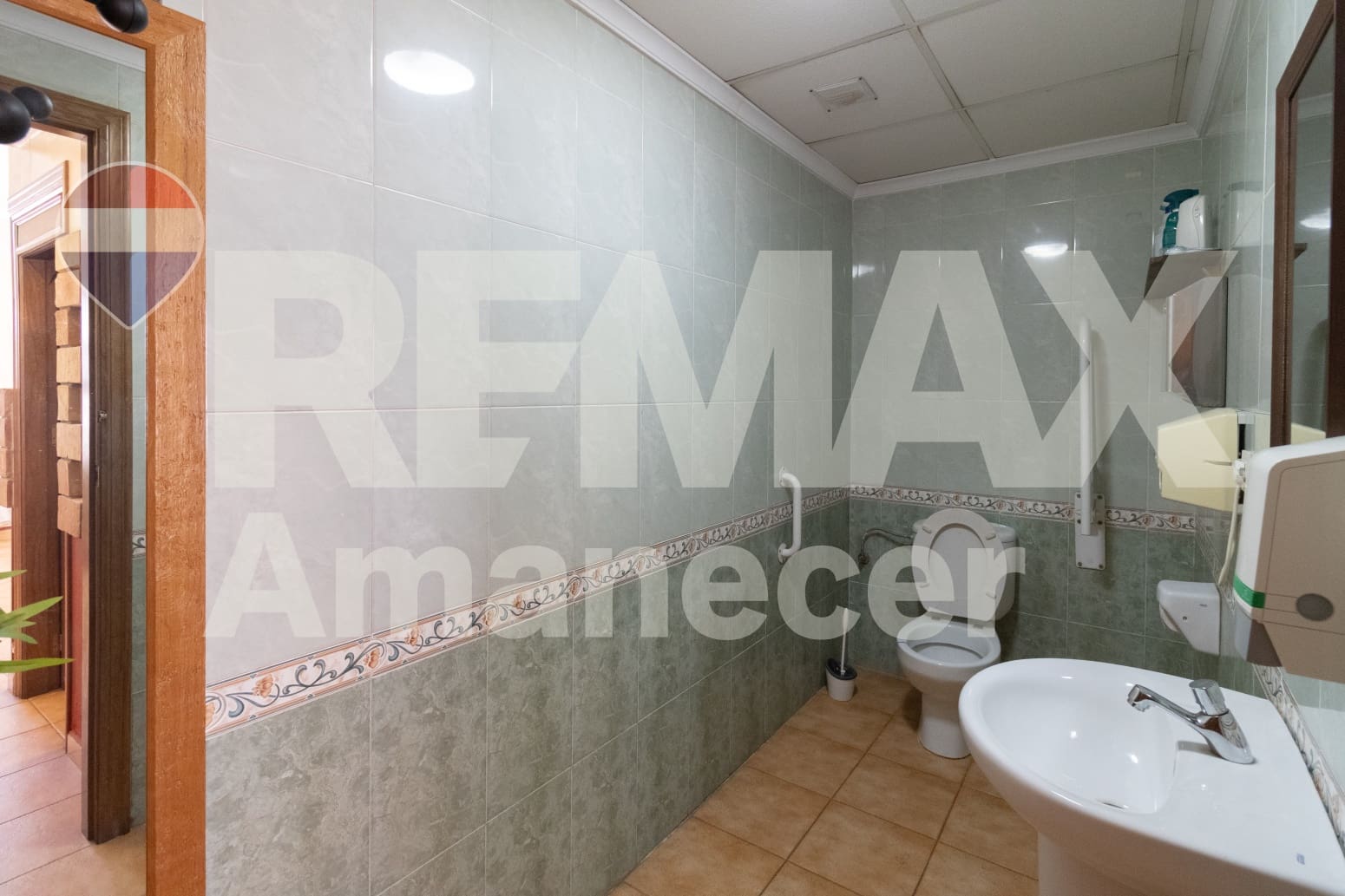 Commercial for sale in Torrevieja - € 218,000 (Ref: 9694236)