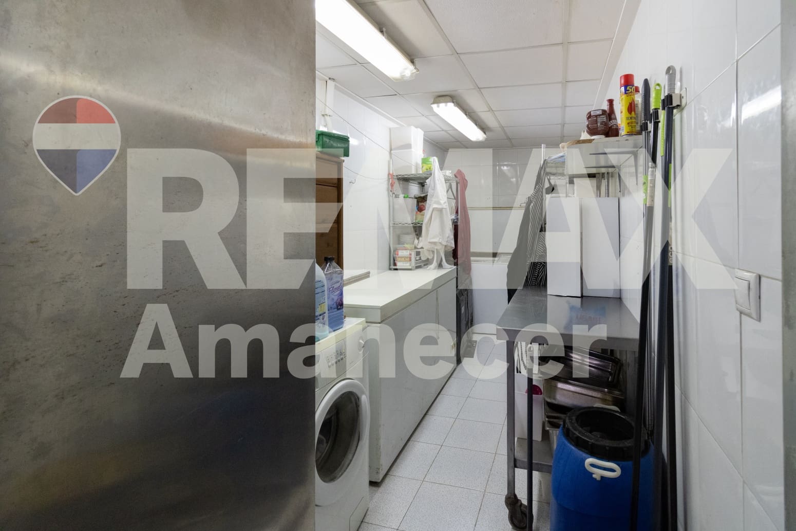 Commercial for sale in Torrevieja - € 218,000 (Ref: 9694236)