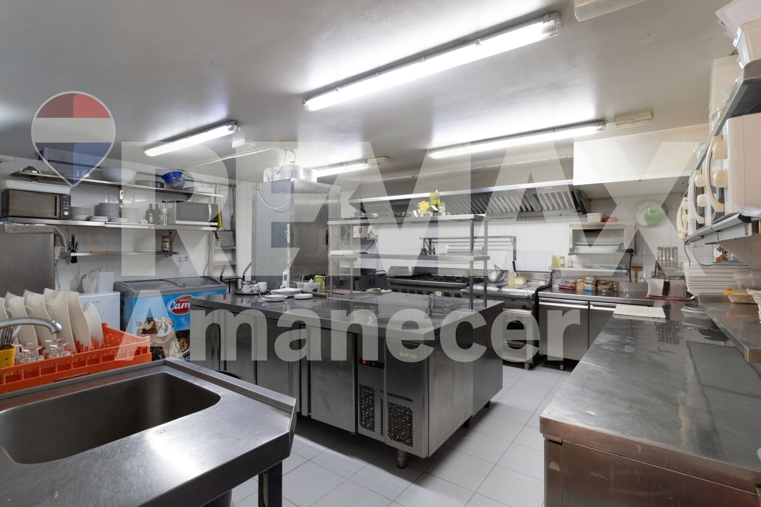 Commercial for sale in Torrevieja - € 218,000 (Ref: 9694236)