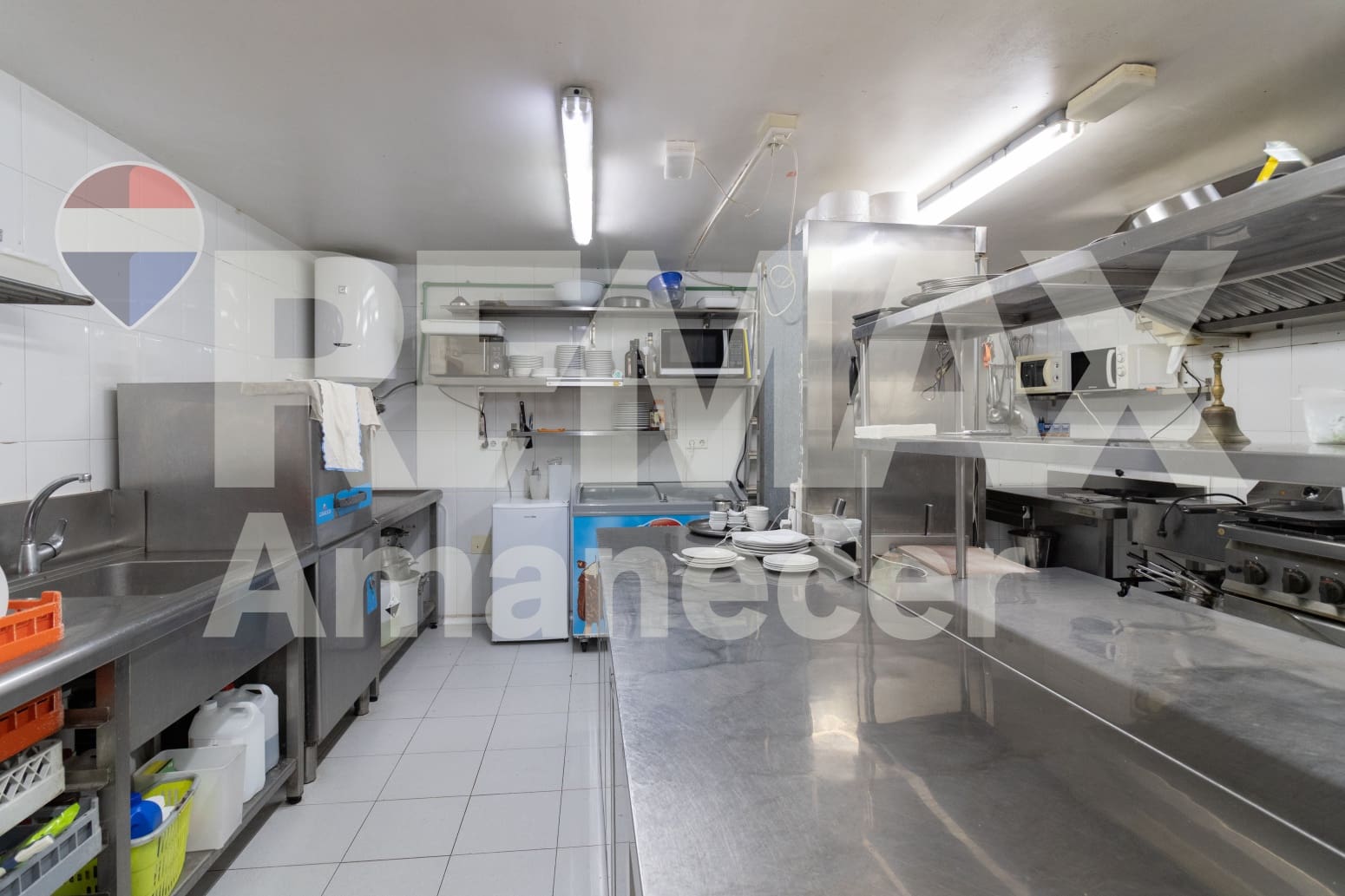 Commercial for sale in Torrevieja - € 218,000 (Ref: 9694236)