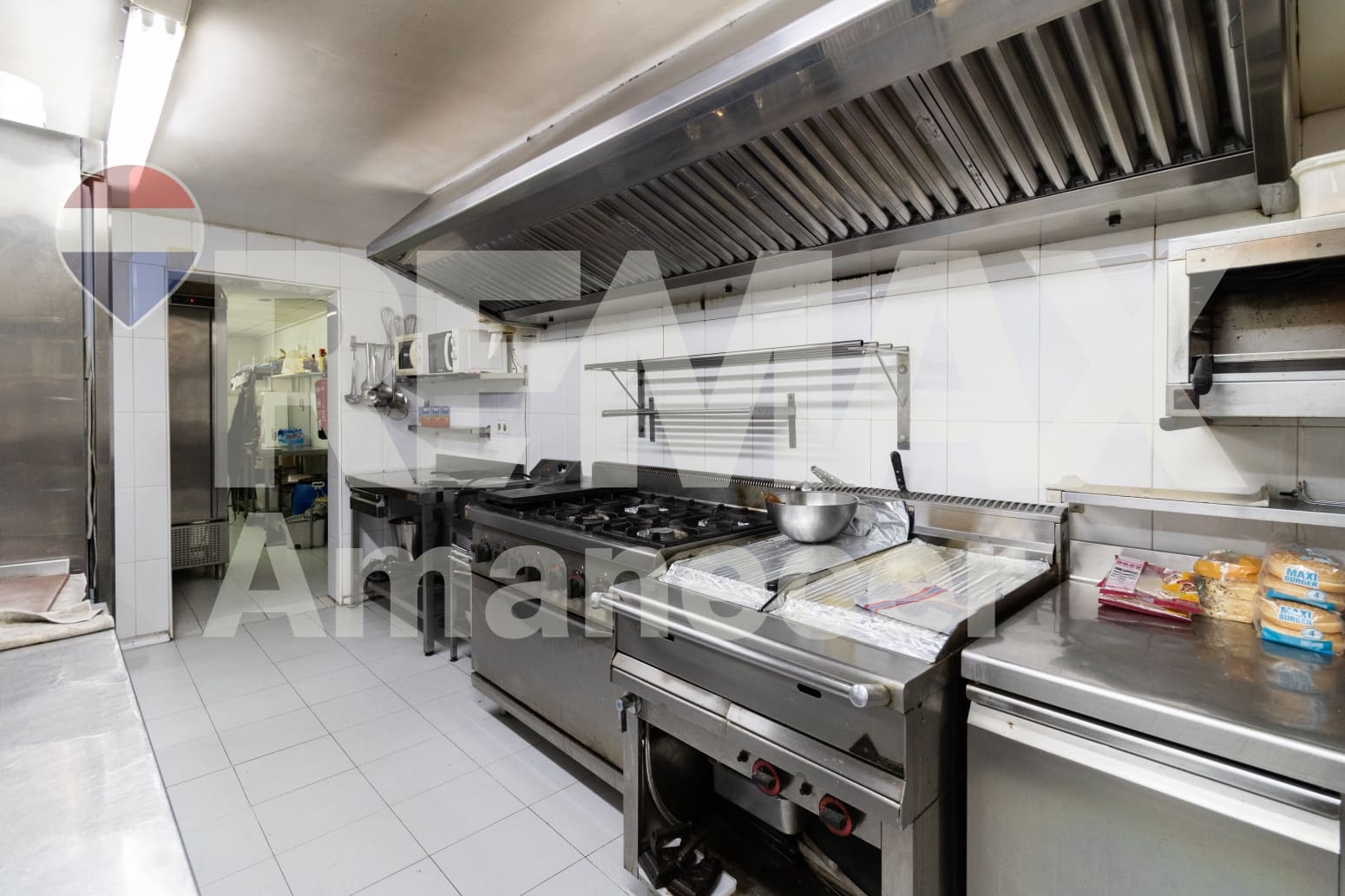 Commercial for sale in Torrevieja - € 218,000 (Ref: 9694236)