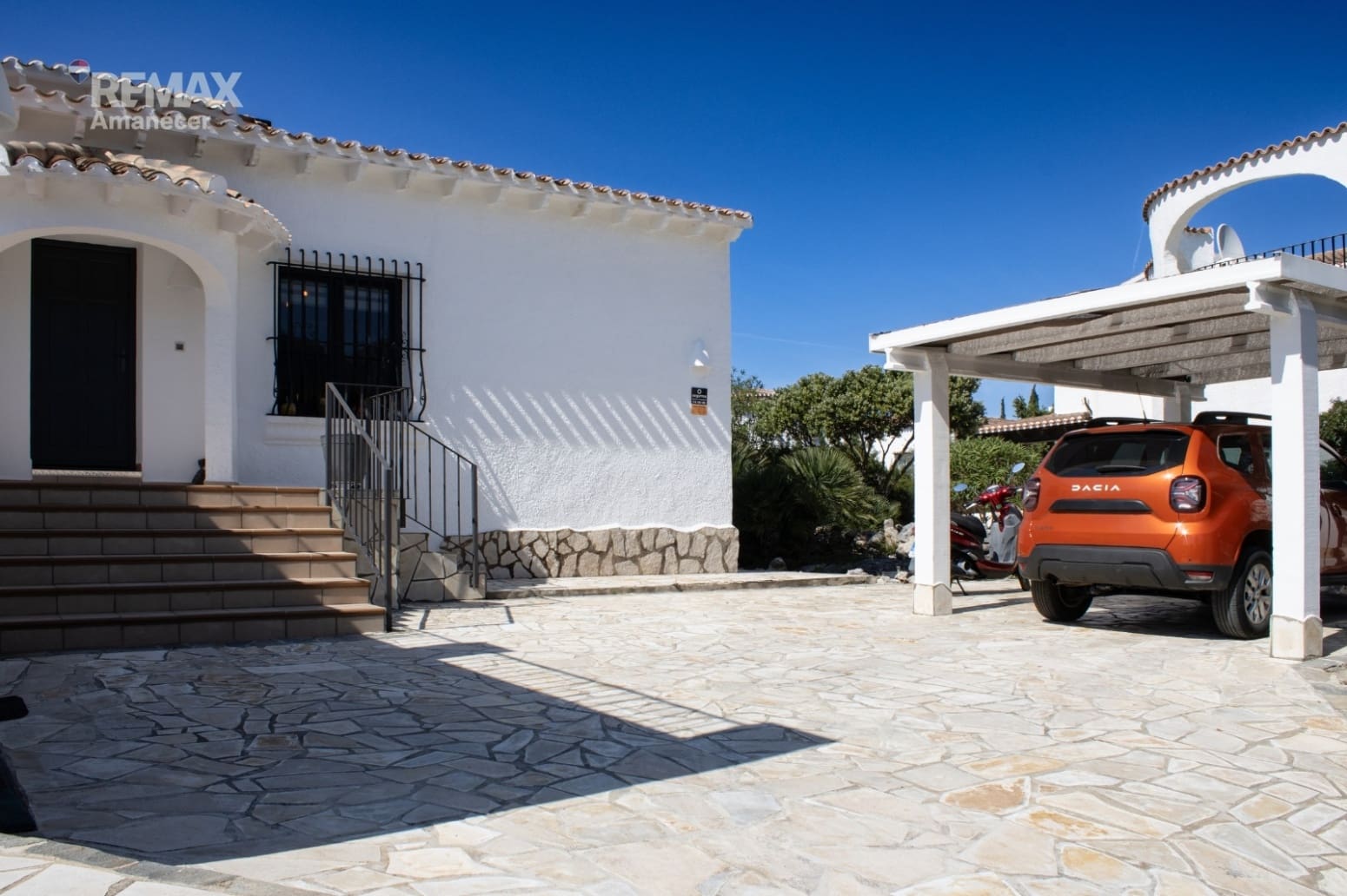 3 bedroom Villa for sale in Rafol de Almunia with pool garage - € 489,000 (Ref: 9733405)