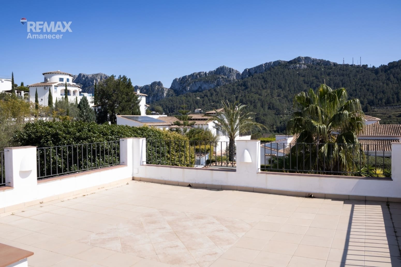 3 bedroom Villa for sale in Rafol de Almunia with pool garage - € 489,000 (Ref: 9733405)