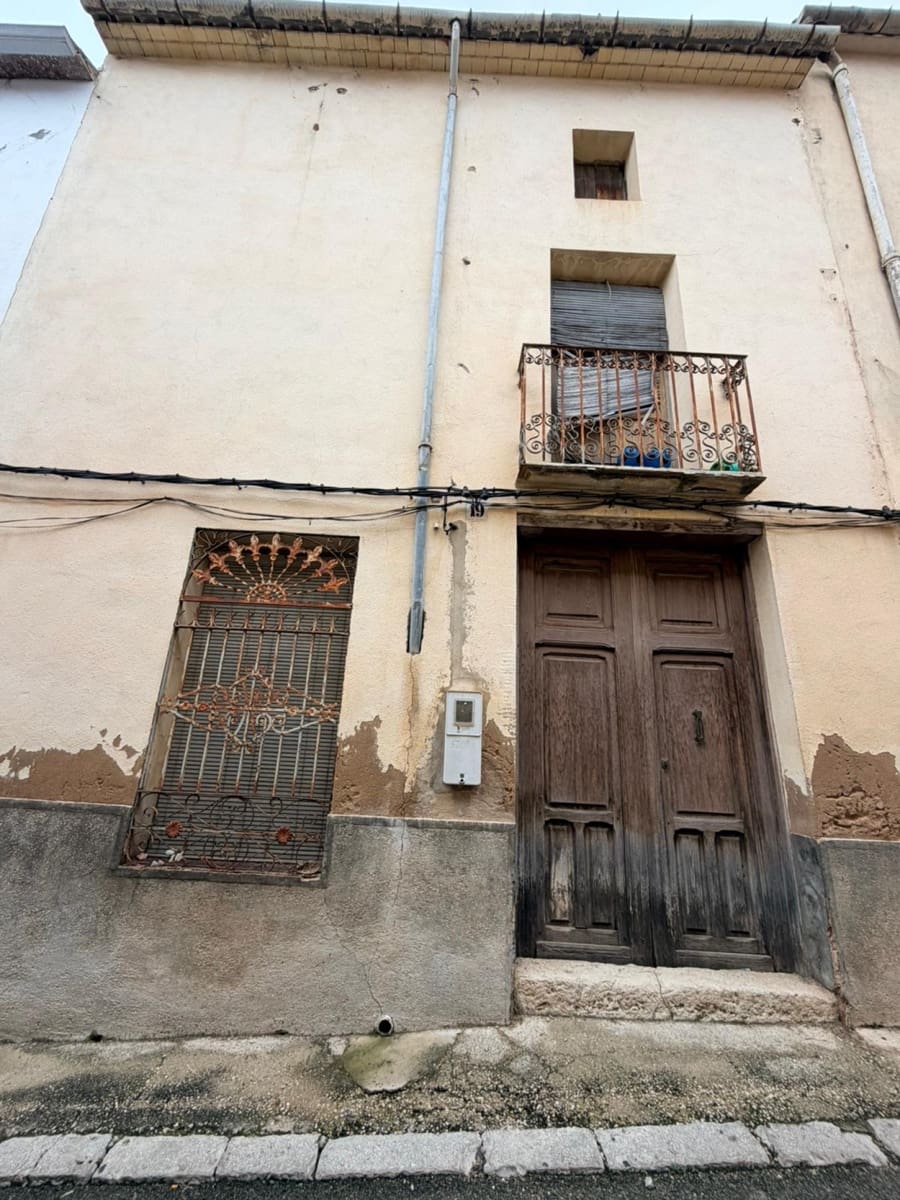 5 bedroom Villa for sale in Enguera - € 32,000 (Ref: 9824038)