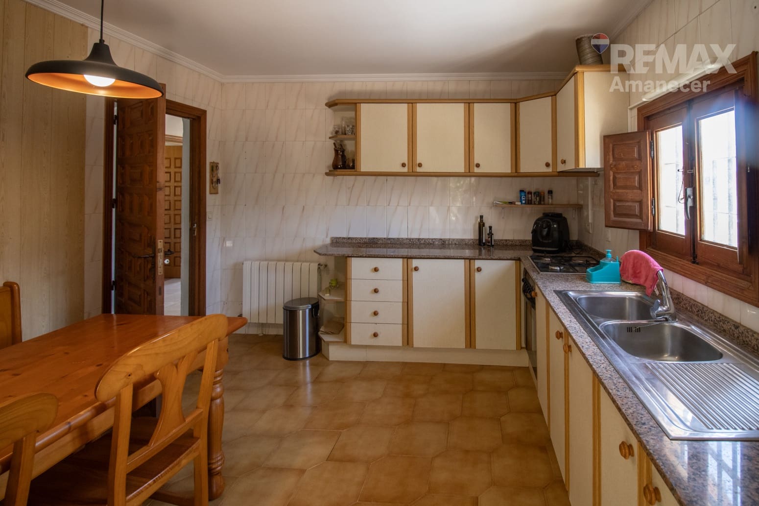 3 bedroom Villa for sale in Denia with pool garage - € 250,000 (Ref: 9834671)