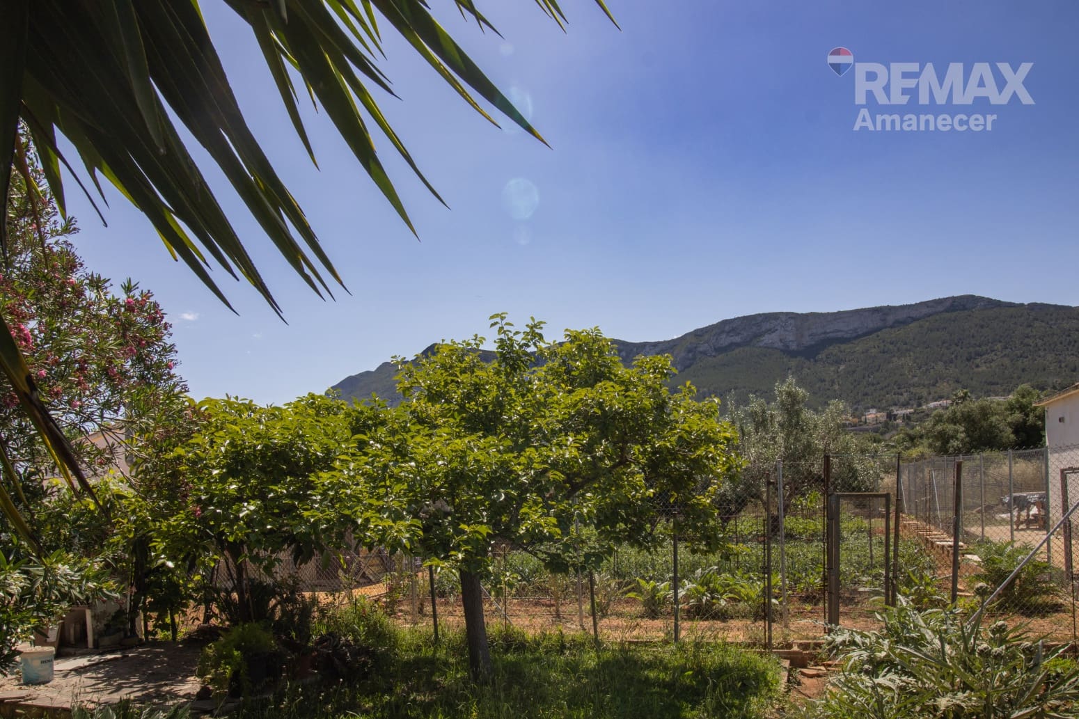 3 bedroom Villa for sale in Denia with pool garage - € 250,000 (Ref: 9834671)