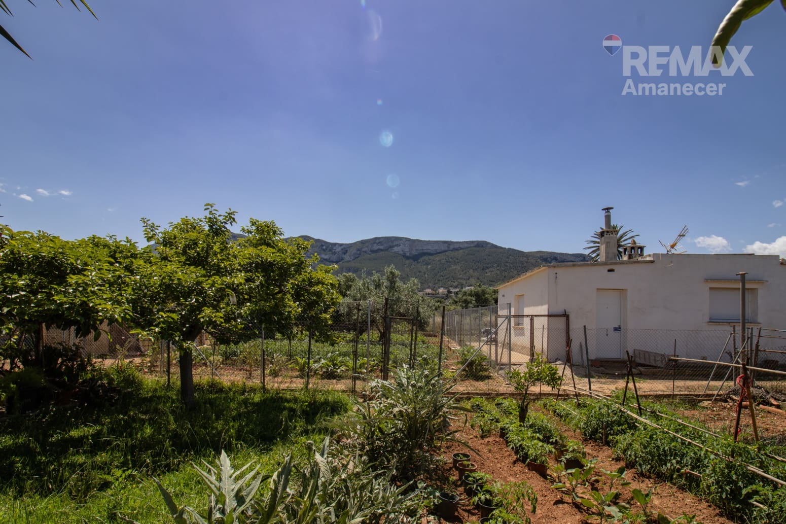 3 bedroom Villa for sale in Denia with pool garage - € 250,000 (Ref: 9834671)