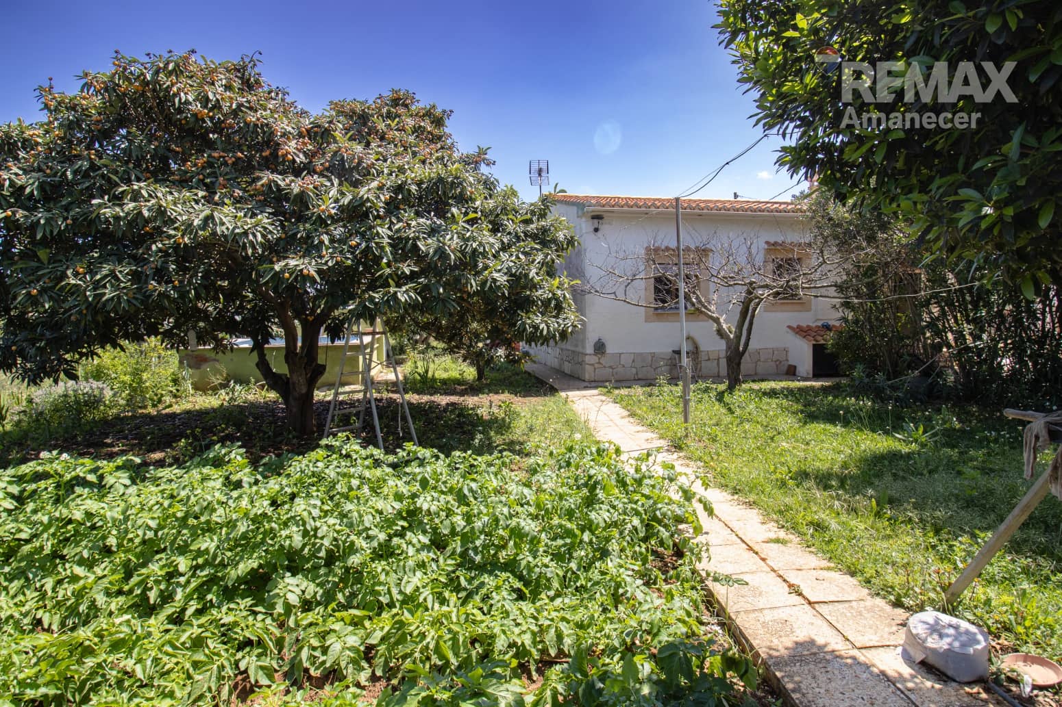 3 bedroom Villa for sale in Denia with pool garage - € 250,000 (Ref: 9834671)