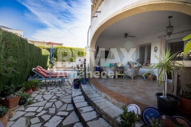 3 soverom Villa til salgs i El Montgó, Dénia med svømmebasseng garasje - € 495 000 (Ref: 9847513)