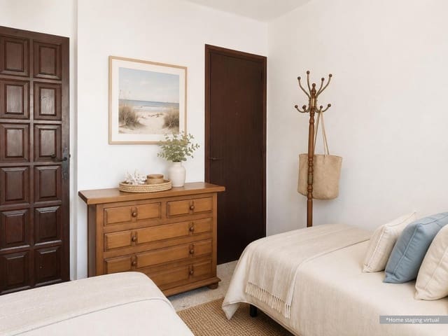 2 bedroom Flat for sale in Centro Urbano, Dénia - € 305,000 (Ref: 9847514)