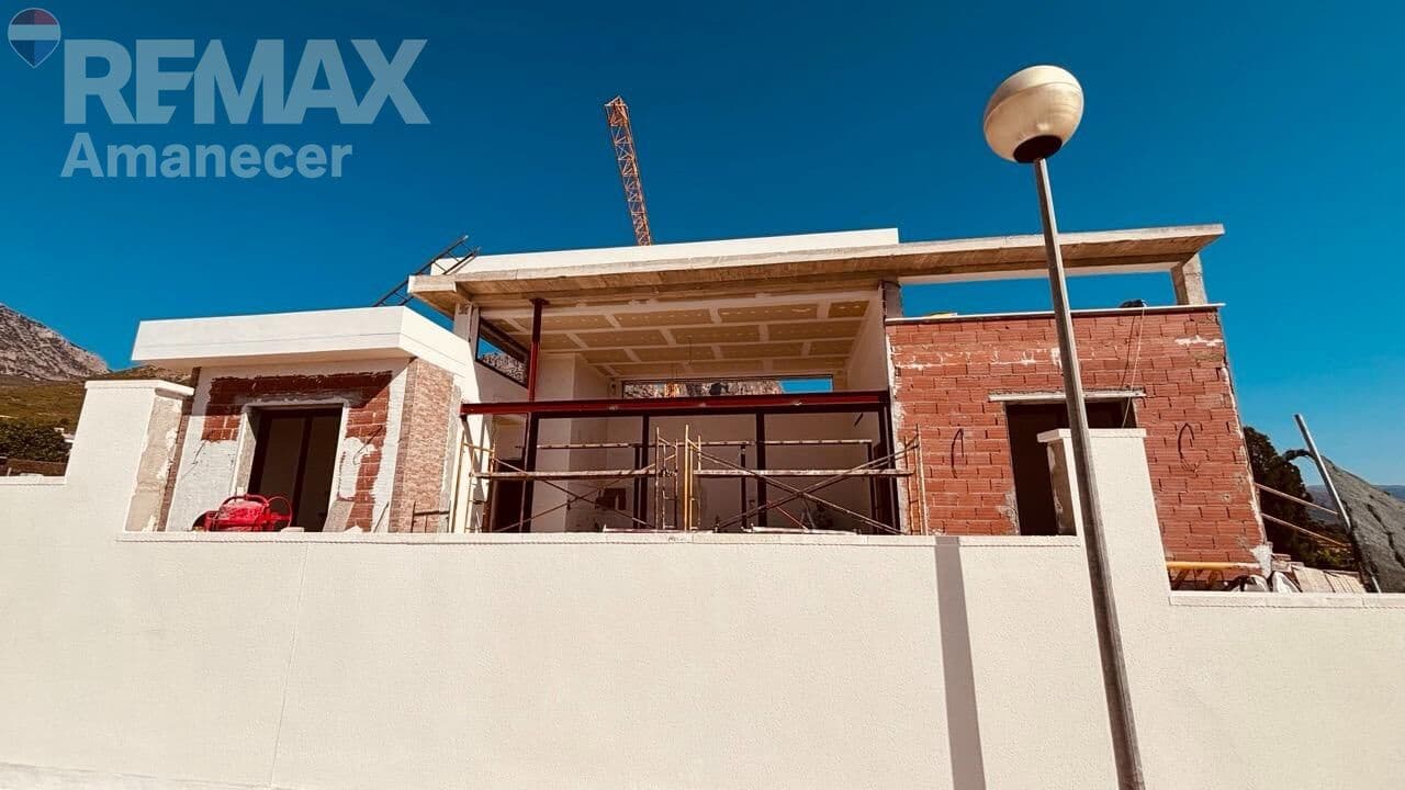 3 bedroom Villa for sale in Polop with garage - € 590,000 (Ref: 9847517)
