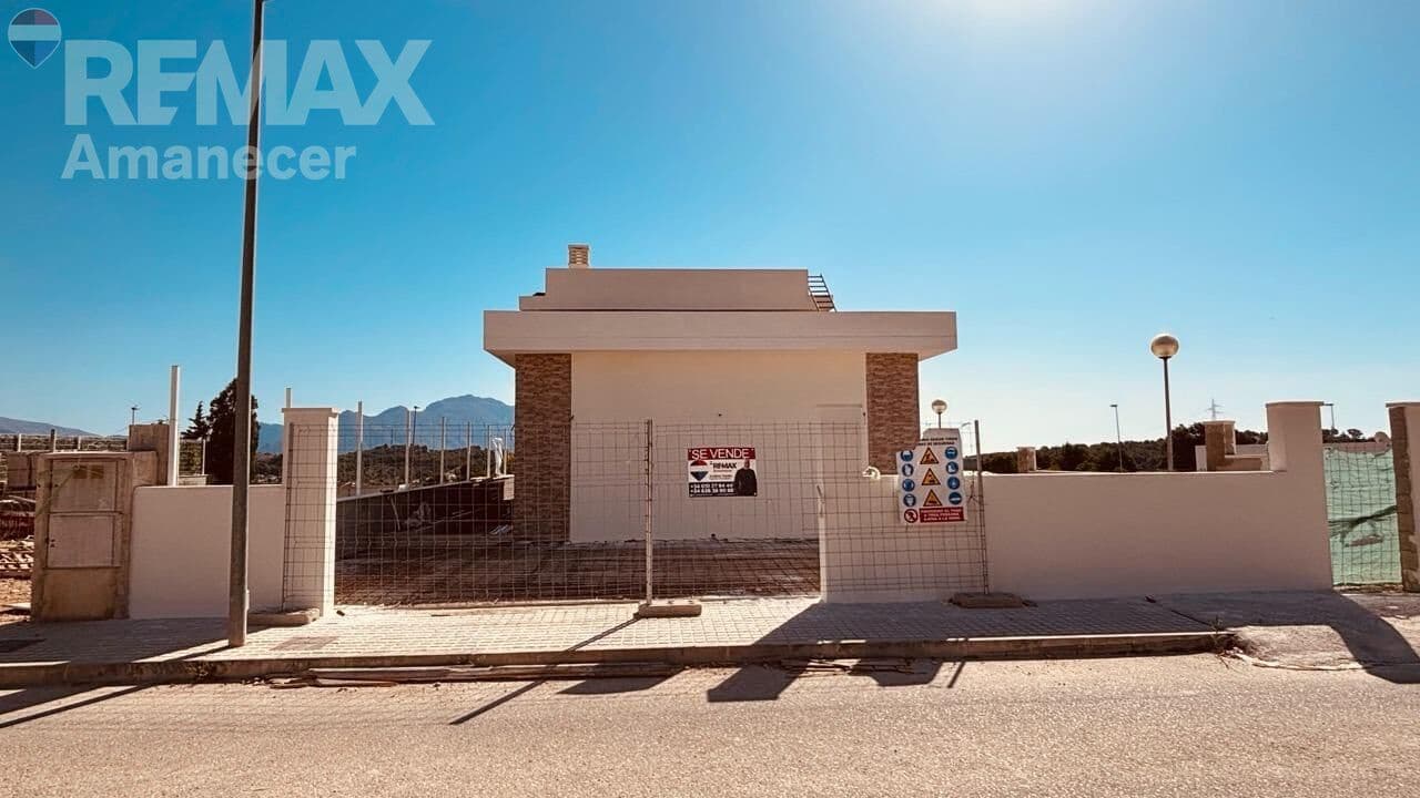 3 bedroom Villa for sale in Polop with garage - € 590,000 (Ref: 9847517)