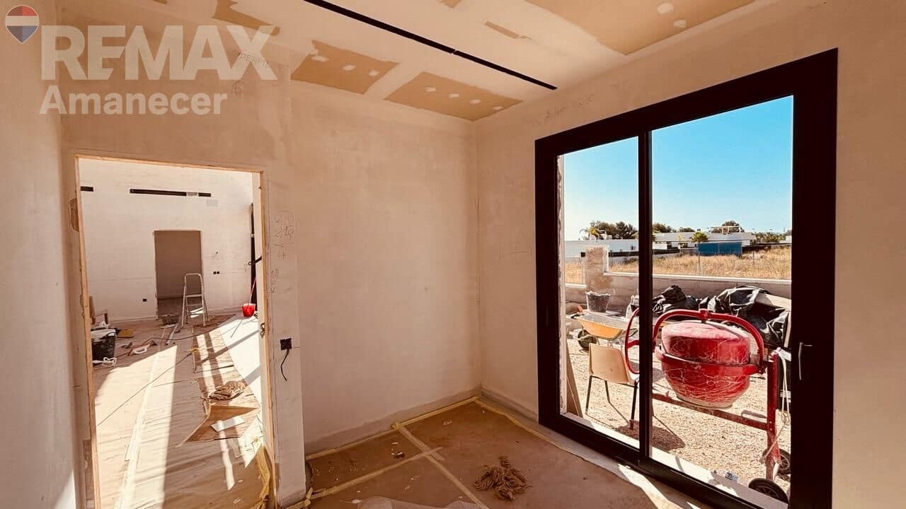 3 bedroom Villa for sale in Polop with garage - € 590,000 (Ref: 9847517)