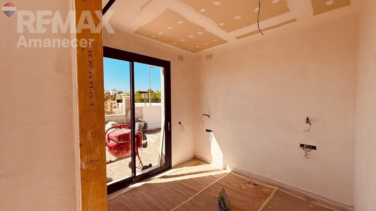 3 bedroom Villa for sale in Polop with garage - € 590,000 (Ref: 9847517)