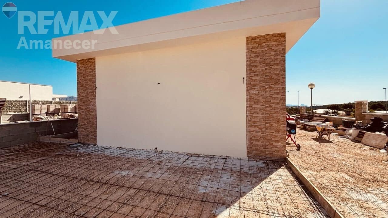 3 bedroom Villa for sale in Polop with garage - € 590,000 (Ref: 9847517)