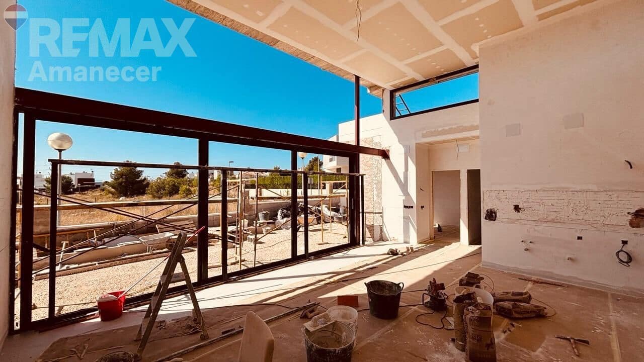3 bedroom Villa for sale in Polop with garage - € 590,000 (Ref: 9847517)