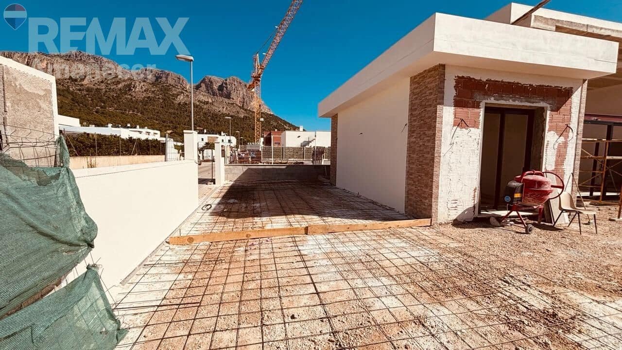 3 bedroom Villa for sale in Polop with garage - € 590,000 (Ref: 9847517)