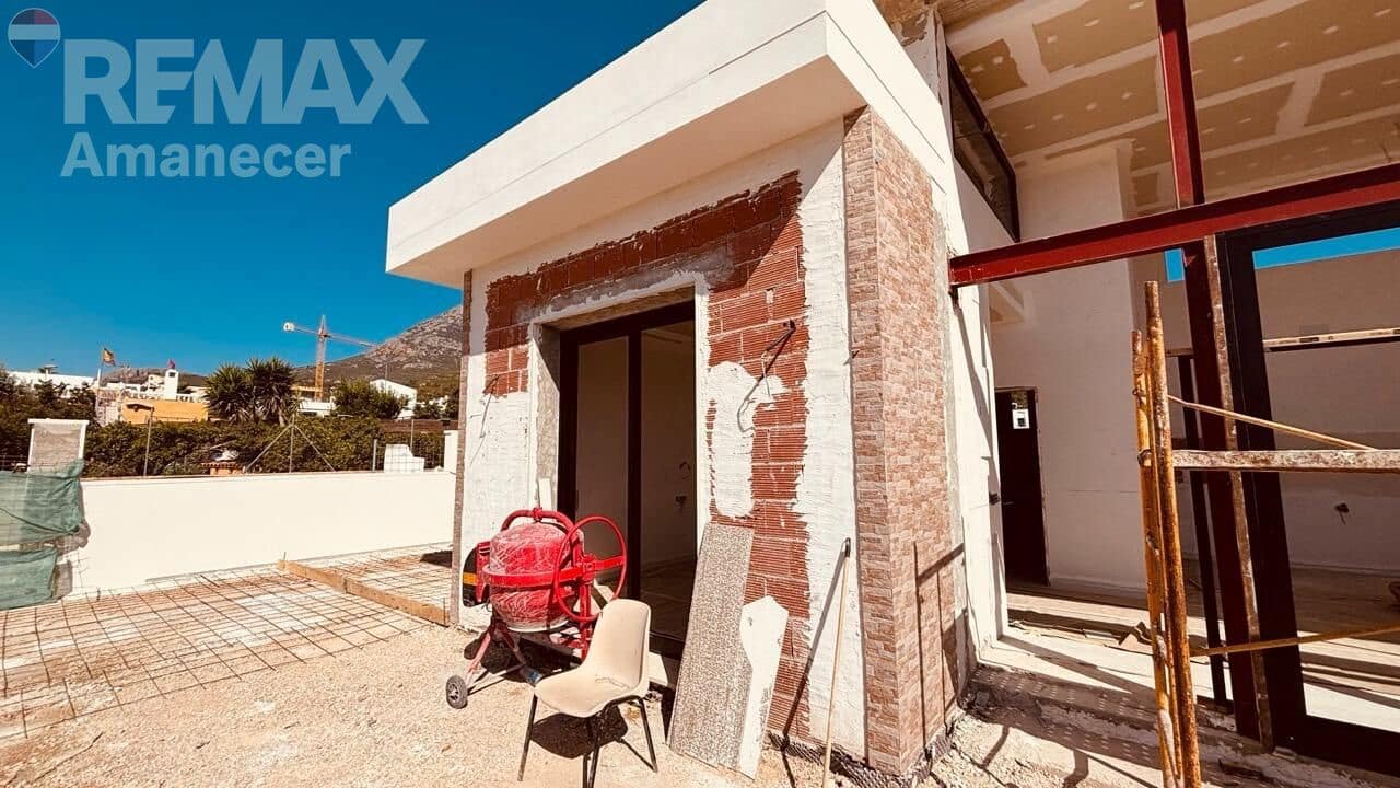 3 bedroom Villa for sale in Polop with garage - € 590,000 (Ref: 9847517)