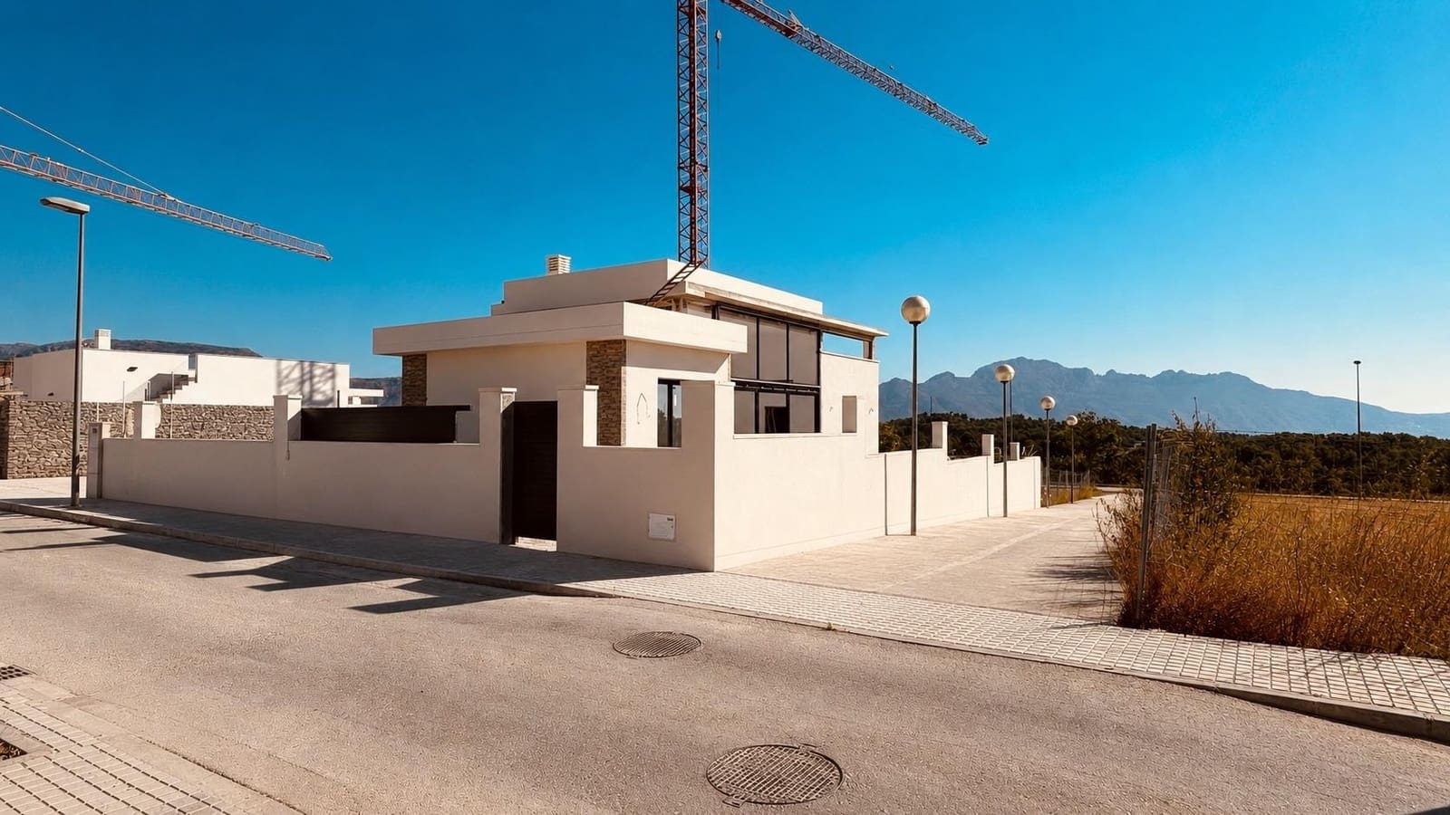 3 bedroom Villa for sale in Polop with pool garage - € 590,000 (Ref: 9847517)