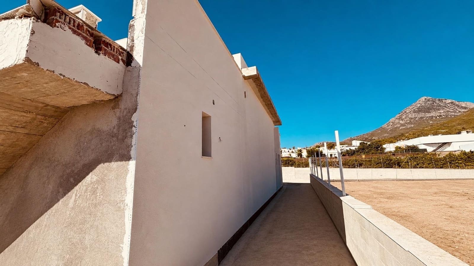 3 bedroom Villa for sale in Polop with pool garage - € 590,000 (Ref: 9847517)