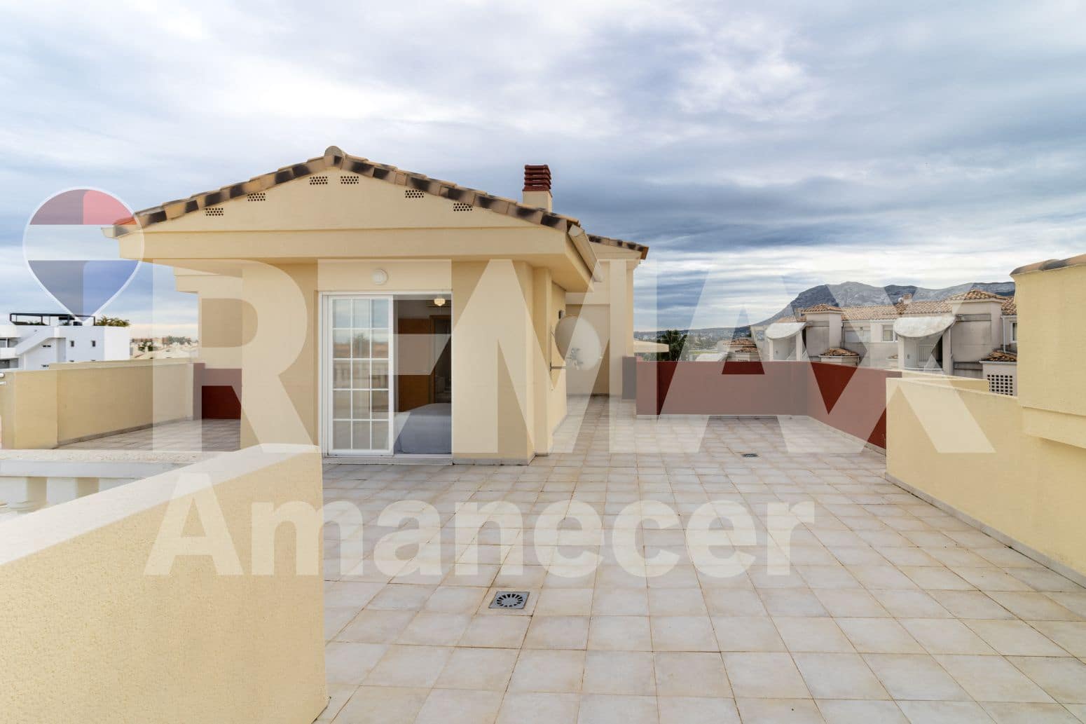 3 soveværelse Penthouse til salg i Denia med swimmingpool garage - € 449.000 (Ref: 9847521)