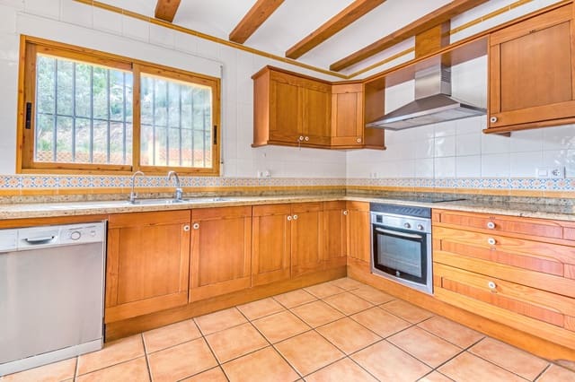4 chambre Villa/Maison à vendre à Orba avec piscine - 429 000 € (Ref: 9847524)