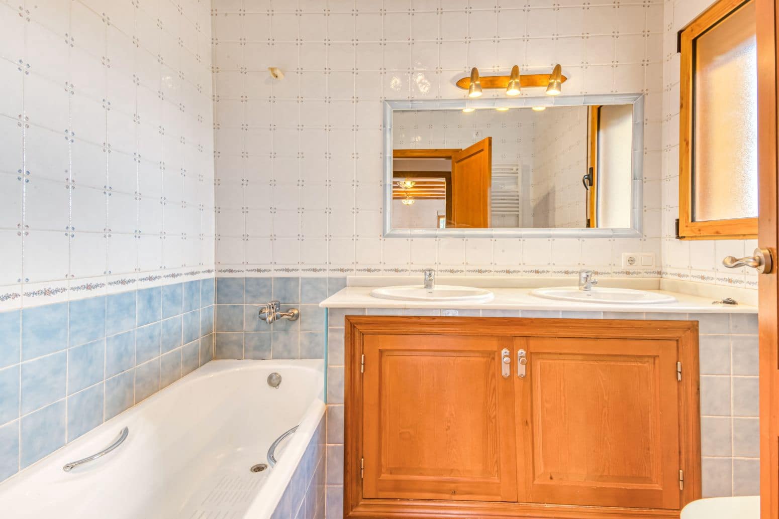 4 chambre Villa/Maison à vendre à Orba avec piscine - 429 000 € (Ref: 9847524)