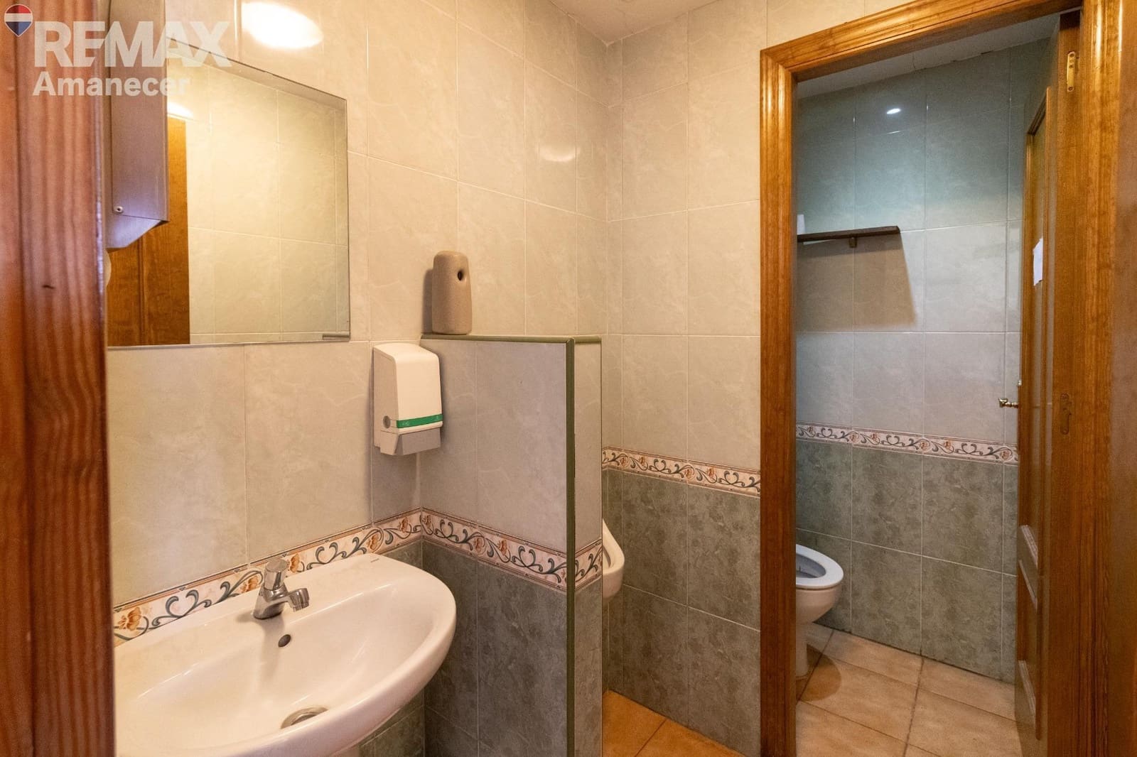 Commercieel te koop in La Veleta - € 199.000 (Ref: 9847525)