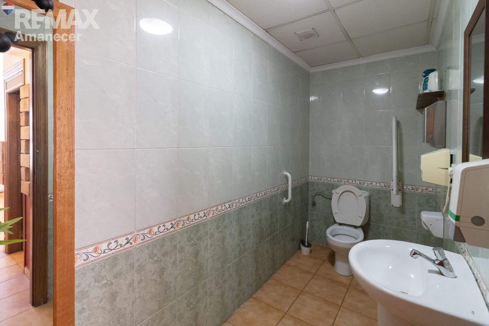 Commercieel te koop in La Veleta - € 199.000 (Ref: 9847525)