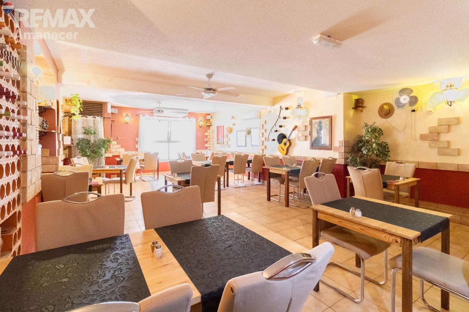 Commercieel te koop in La Veleta - € 199.000 (Ref: 9847525)