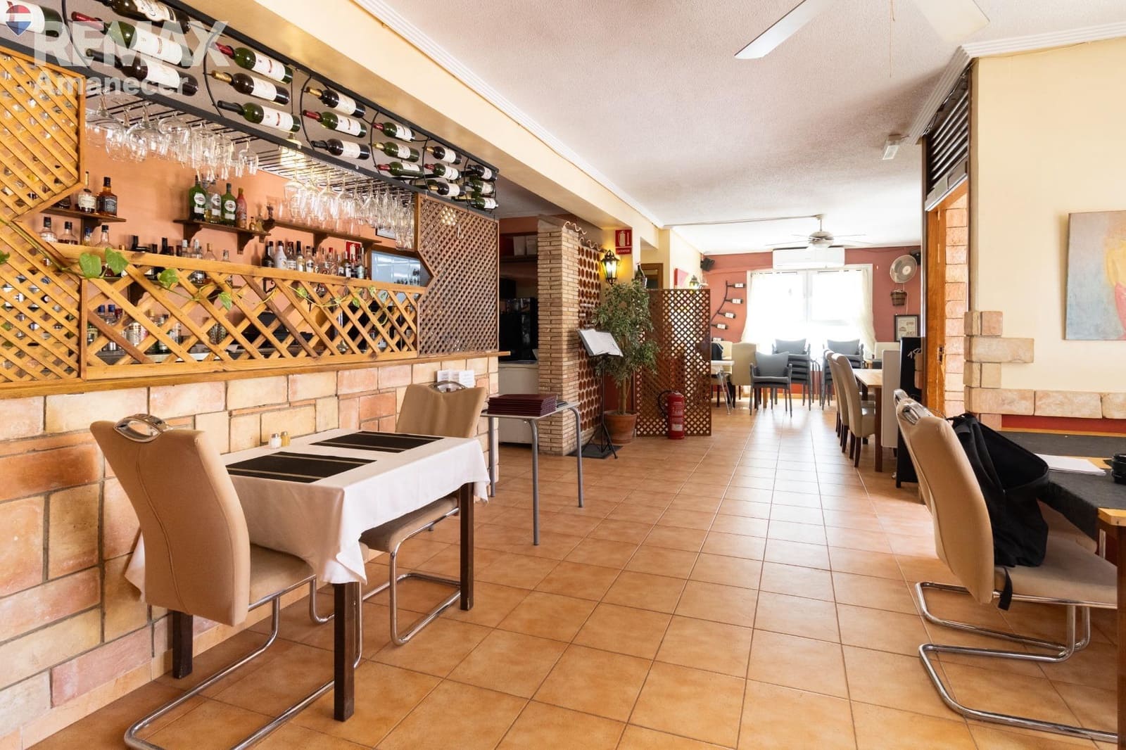 Commercial for sale in La Veleta - € 199,000 (Ref: 9847525)