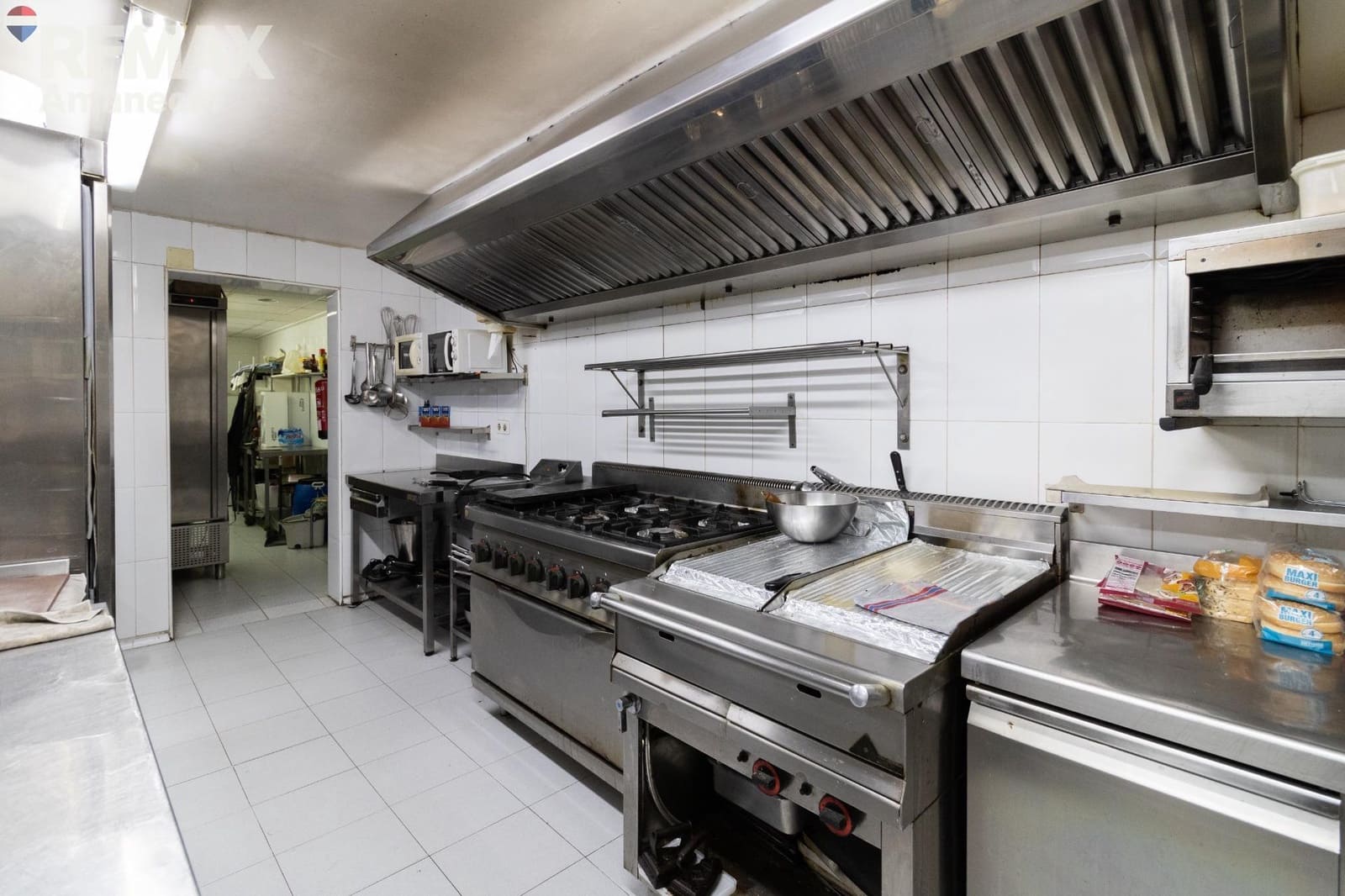 Commercial for sale in La Veleta - € 199,000 (Ref: 9847525)