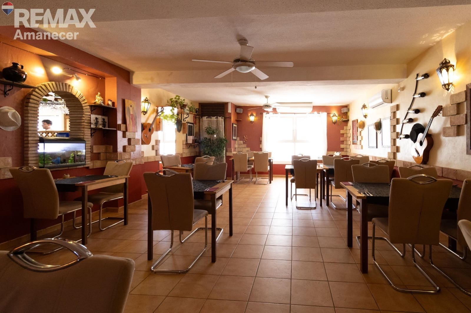 Commercial for sale in La Veleta - € 199,000 (Ref: 9847525)