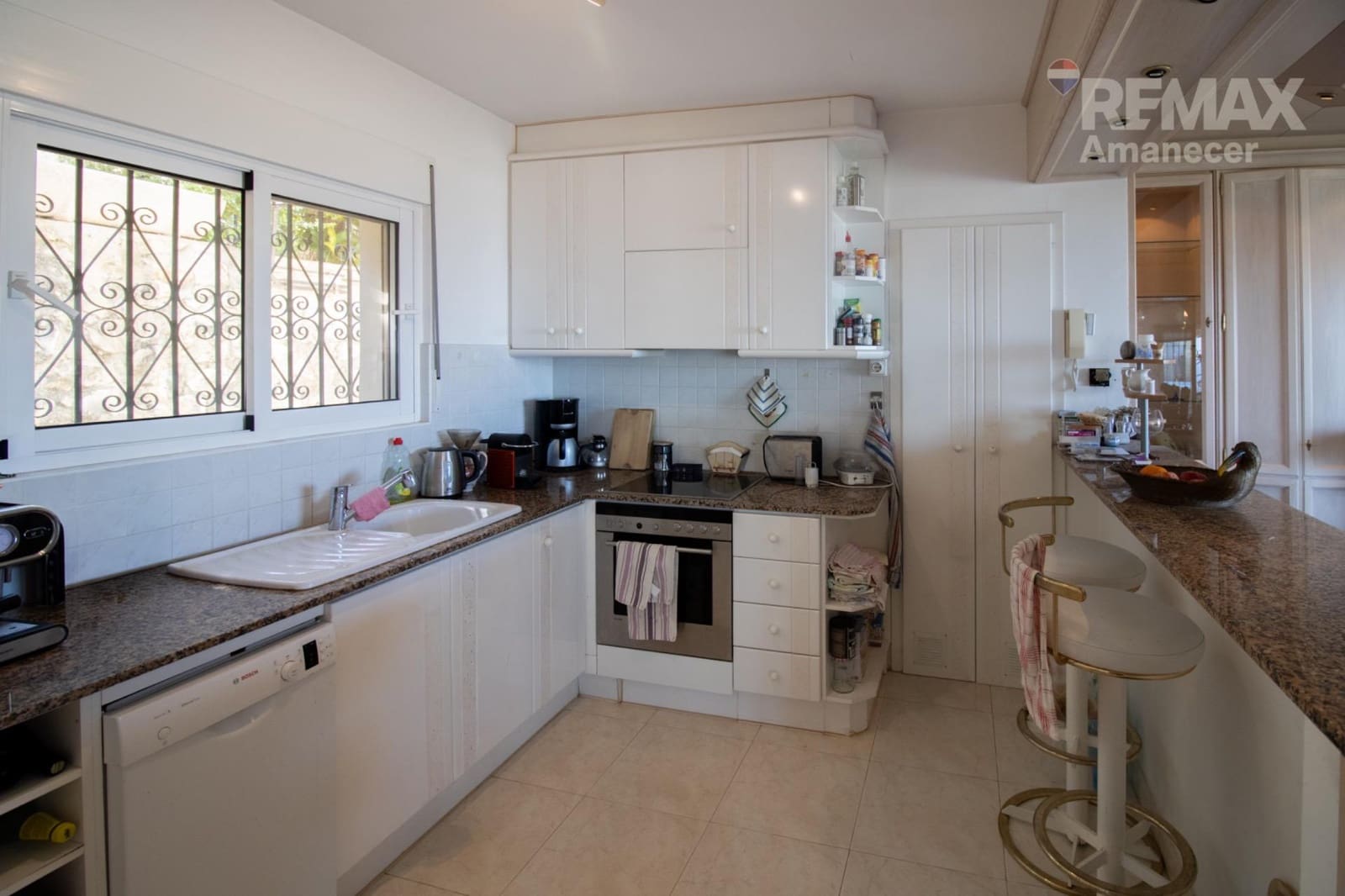6 bedroom Villa for sale in Denia with garage - € 1,350,000 (Ref: 9849379)