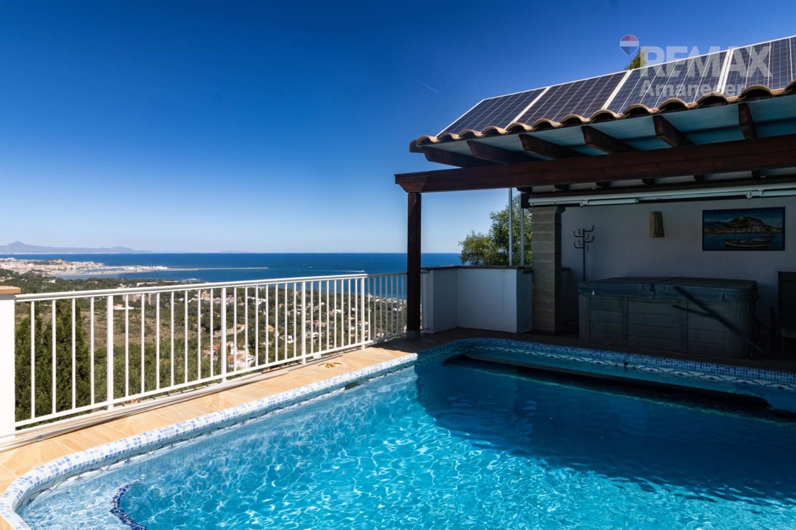 6 bedroom Villa for sale in Denia with garage - € 1,350,000 (Ref: 9849379)