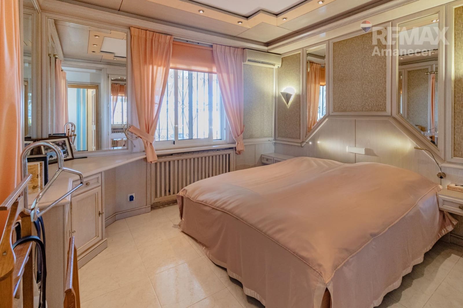 6 bedroom Villa for sale in Denia with garage - € 1,350,000 (Ref: 9849379)
