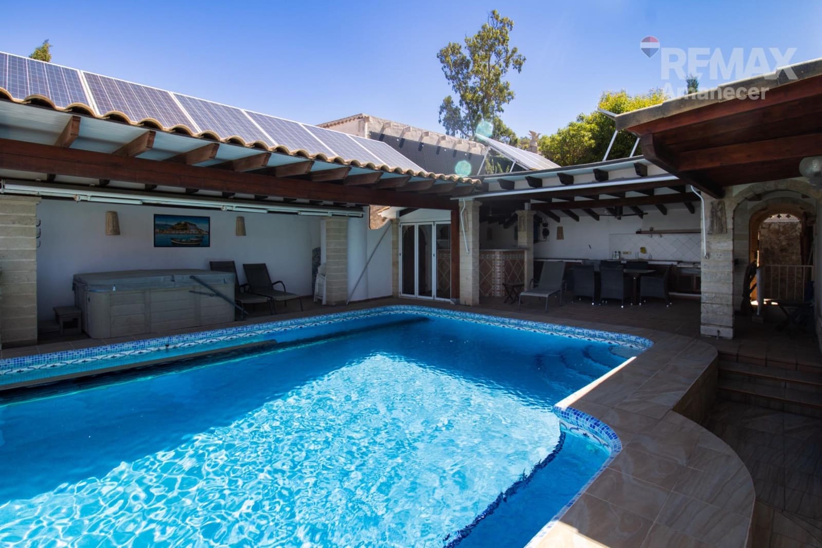 6 bedroom Villa for sale in Denia with garage - € 1,350,000 (Ref: 9849379)