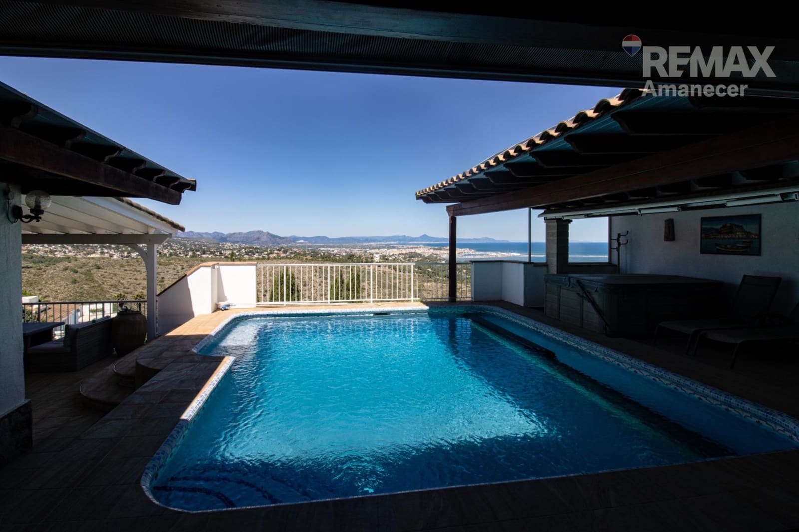 6 bedroom Villa for sale in Denia with garage - € 1,350,000 (Ref: 9849379)