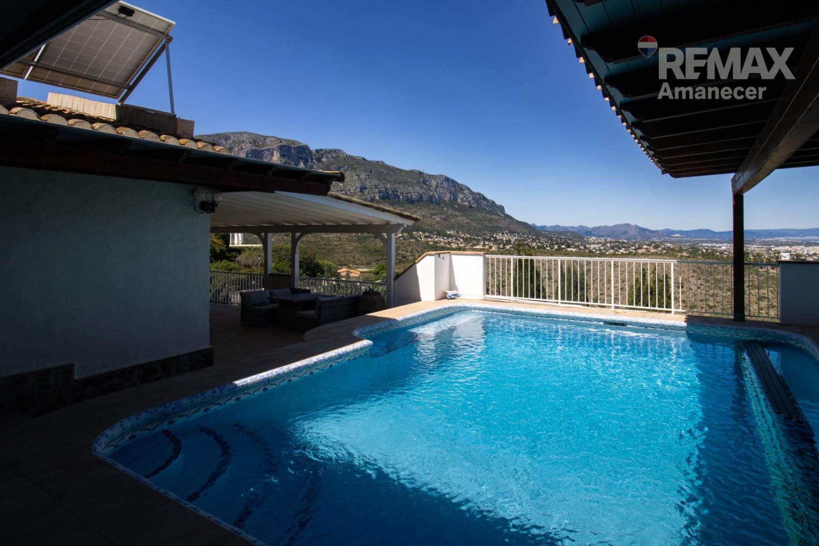 6 bedroom Villa for sale in Denia with garage - € 1,350,000 (Ref: 9849379)