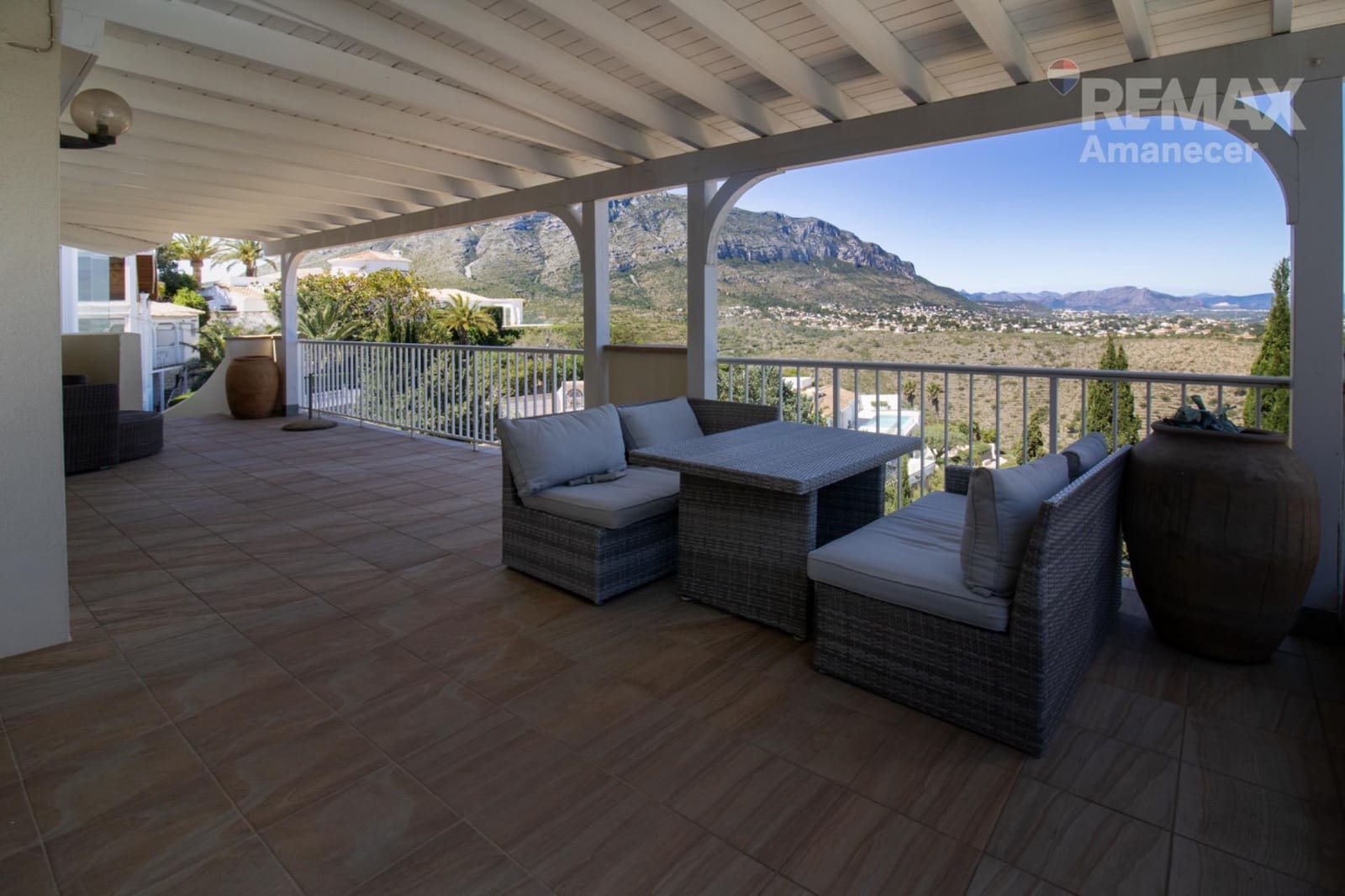 6 bedroom Villa for sale in Denia with garage - € 1,350,000 (Ref: 9849379)