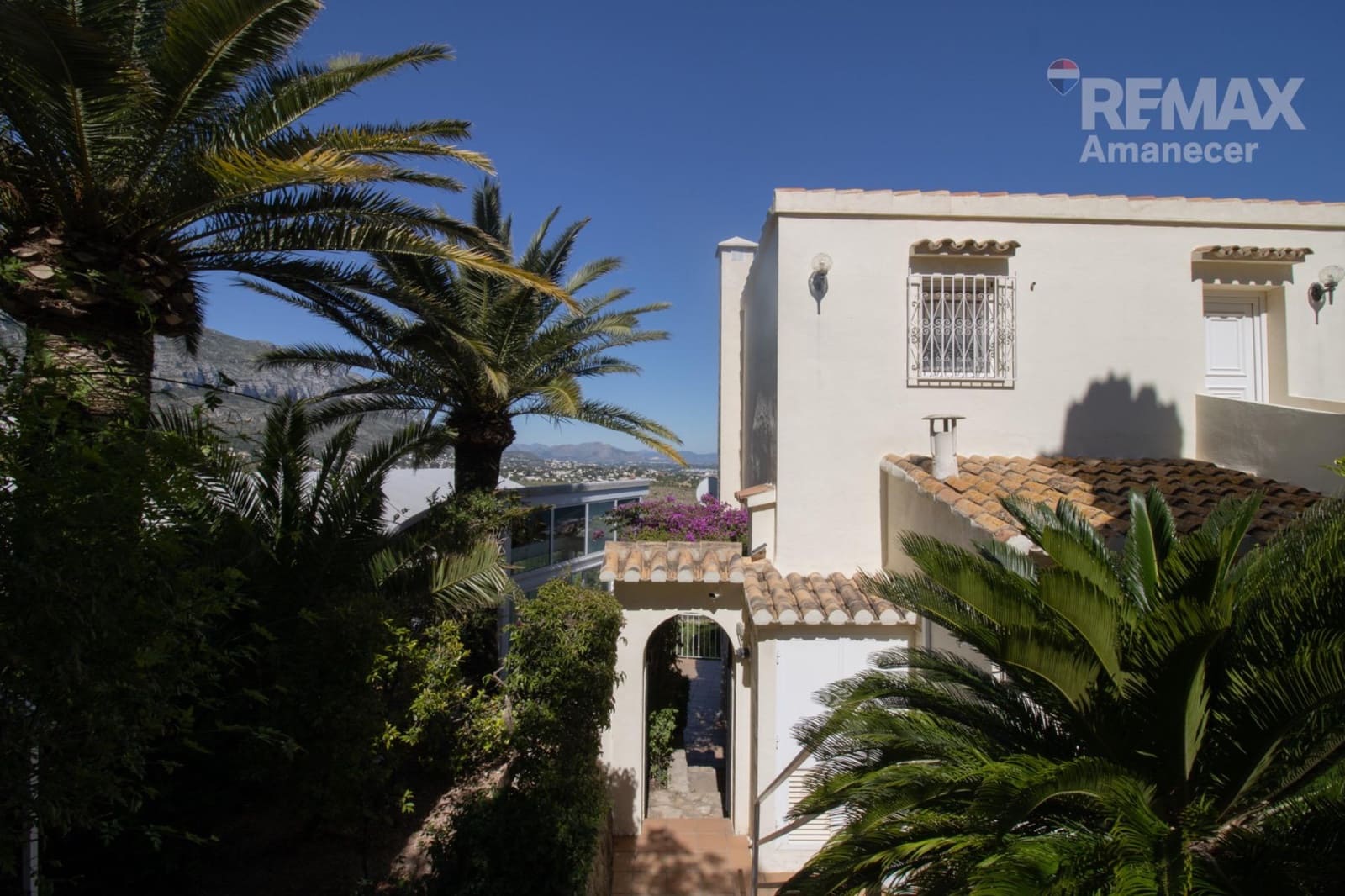 6 bedroom Villa for sale in Denia with garage - € 1,350,000 (Ref: 9849379)
