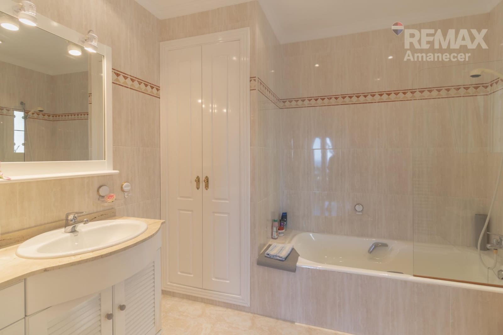 6 bedroom Villa for sale in Denia with garage - € 1,350,000 (Ref: 9849379)