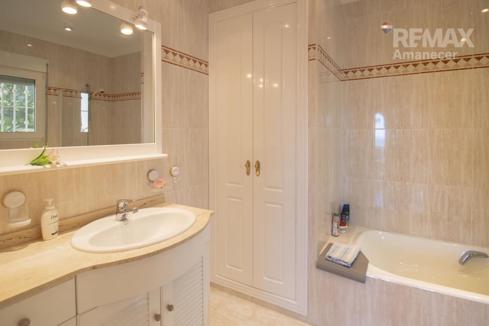 6 bedroom Villa for sale in Denia with garage - € 1,350,000 (Ref: 9849379)