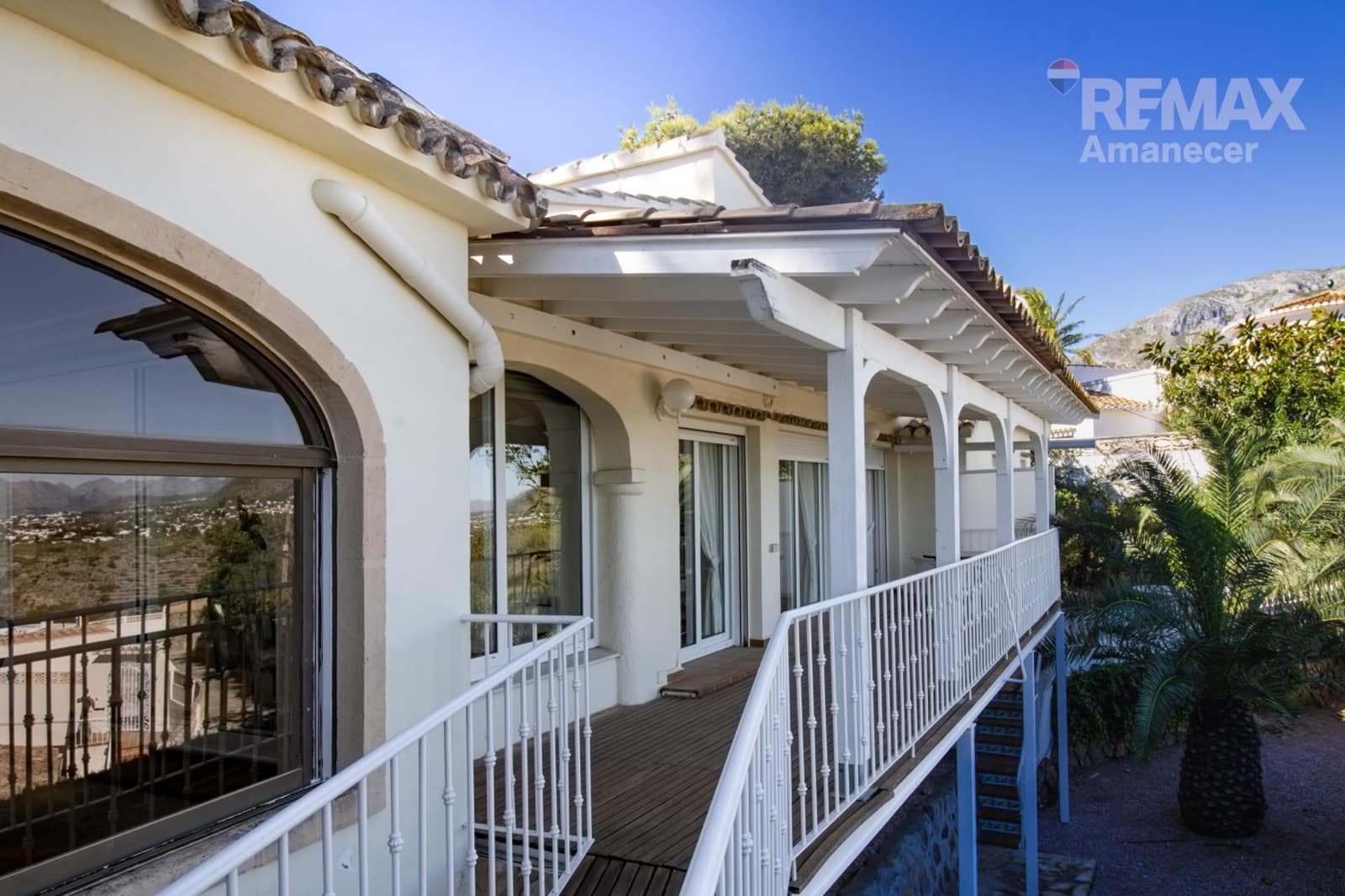 6 bedroom Villa for sale in Denia with garage - € 1,350,000 (Ref: 9849379)