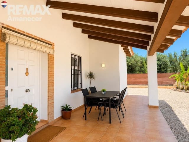 Chalet de 6 habitaciones en Enguera en venta con piscina garaje - 387.000 € (Ref: 9873510)