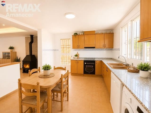 Chalet de 6 habitaciones en Enguera en venta con piscina garaje - 387.000 € (Ref: 9873510)