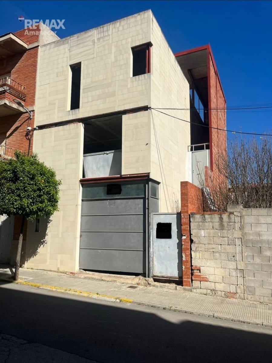 Townhouse for sale in L'Olleria - € 110,000 (Ref: 9890387)