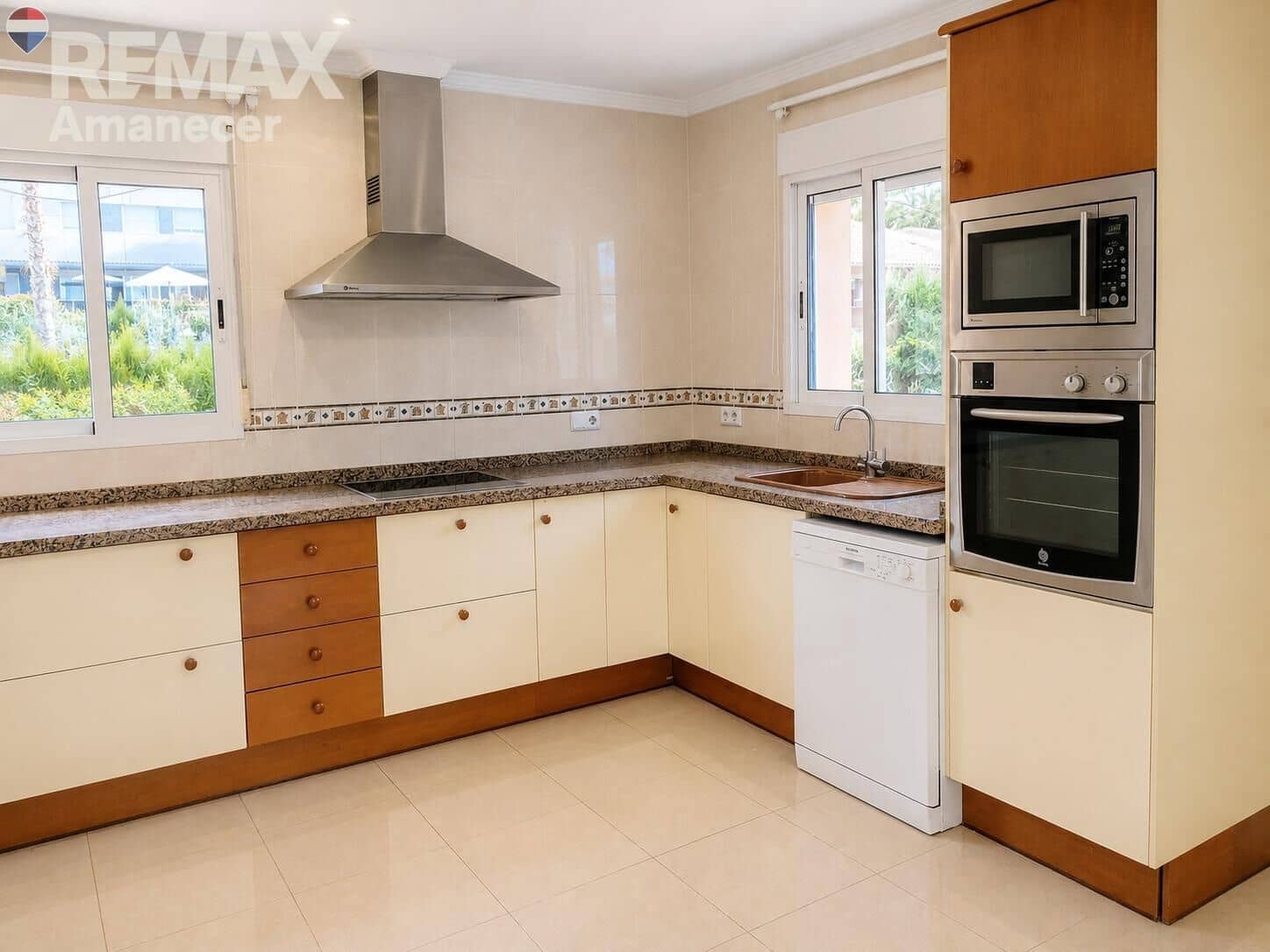 5 bedroom Villa for sale in Denia with pool garage - € 790,000 (Ref: 9938210)